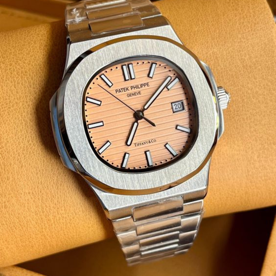 Patek Philippe Nautilus x Tiffany & Co. — Acier, cadran saumon